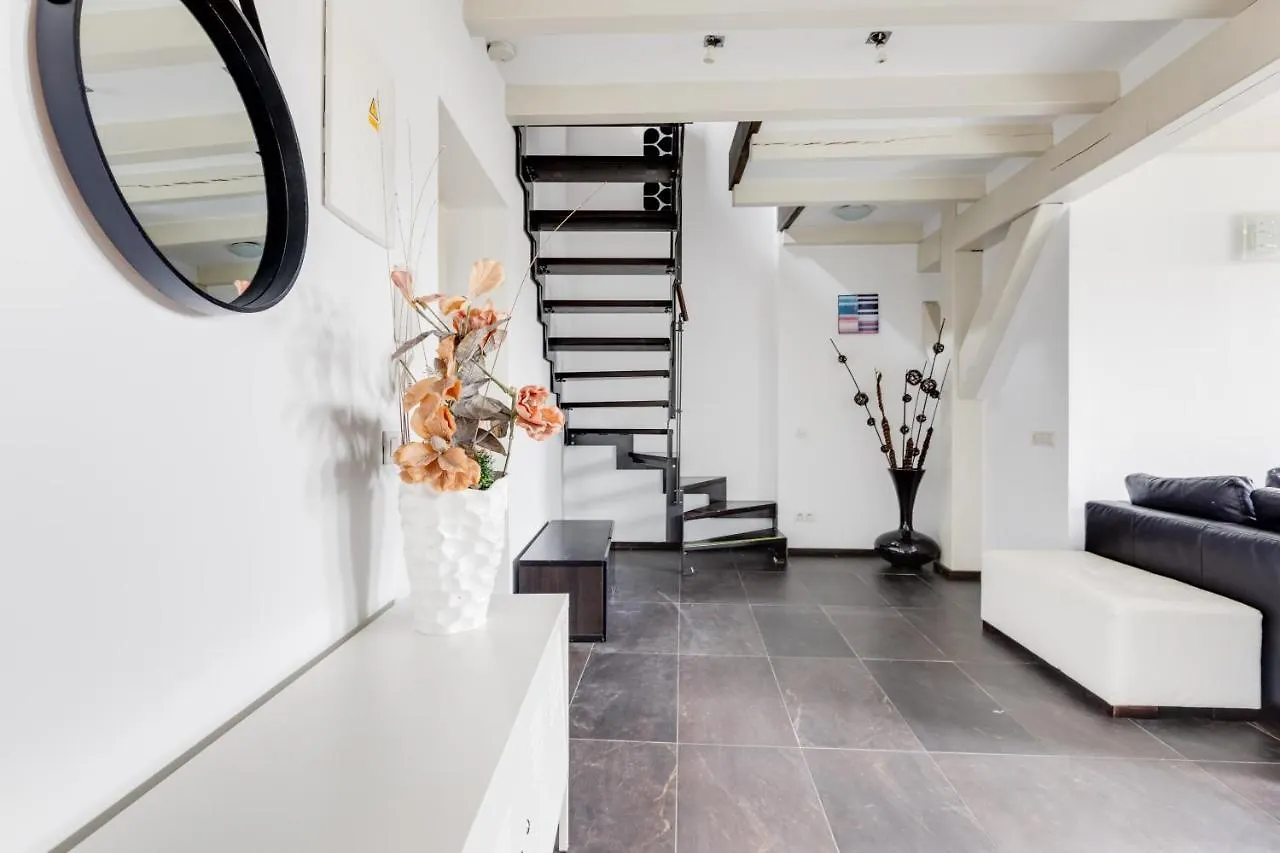 아파트 Spacious Stylish Attic In The Heart Of The Center - Karlovo 프라하