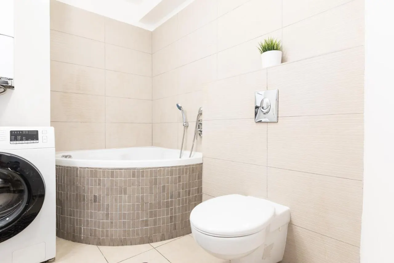 Spacious Stylish Attic In The Heart Of The Center - Karlovo براغ شقة