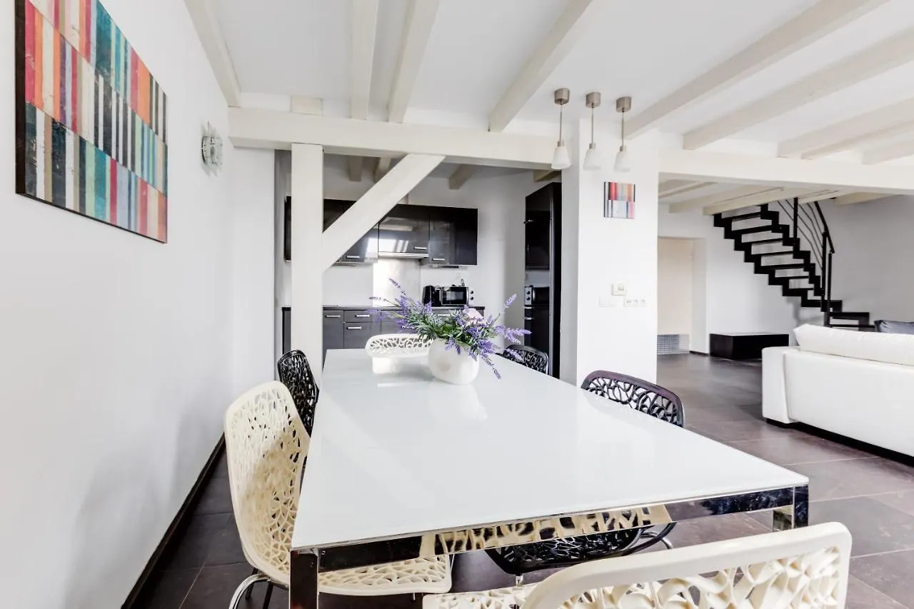 شقة Spacious Stylish Attic In The Heart Of The Center - Karlovo براغ جمهورية التشيك