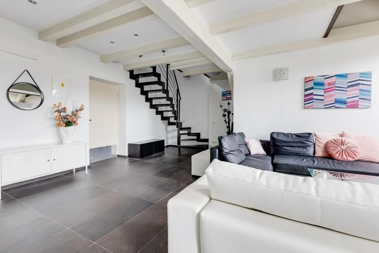 شقة Spacious Stylish Attic In The Heart Of The Center - Karlovo براغ