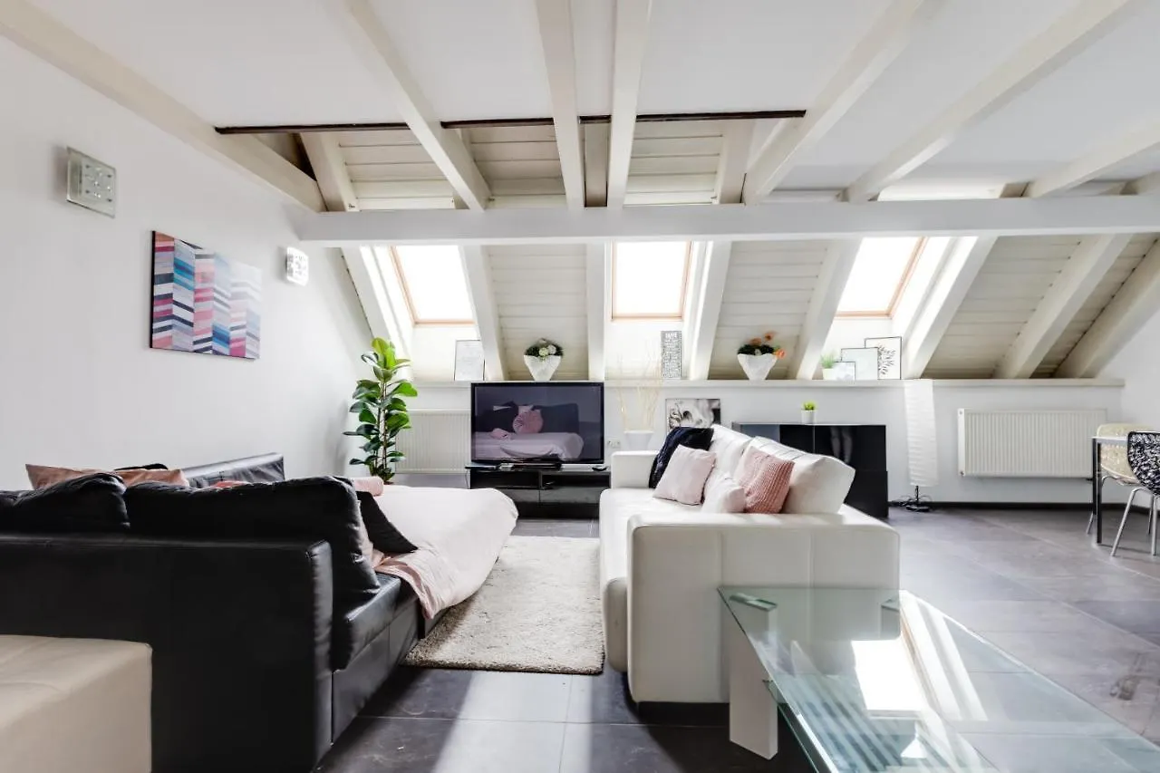 شقة Spacious Stylish Attic In The Heart Of The Center - Karlovo براغ